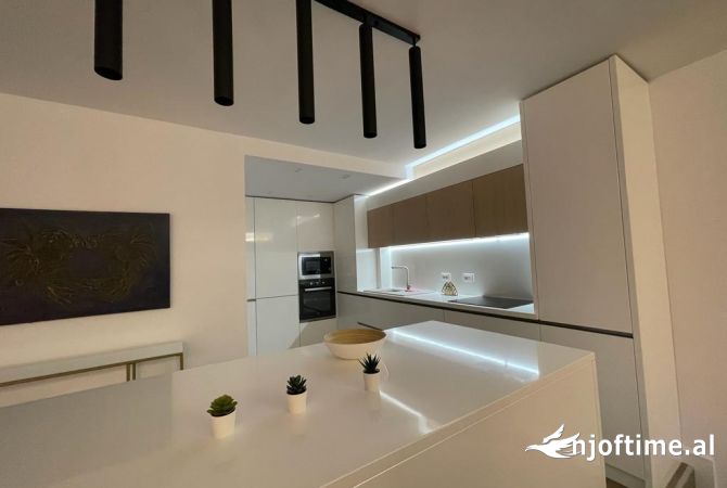 Shtepi me qera 3+1 ne Tirane - 2,000 Euro