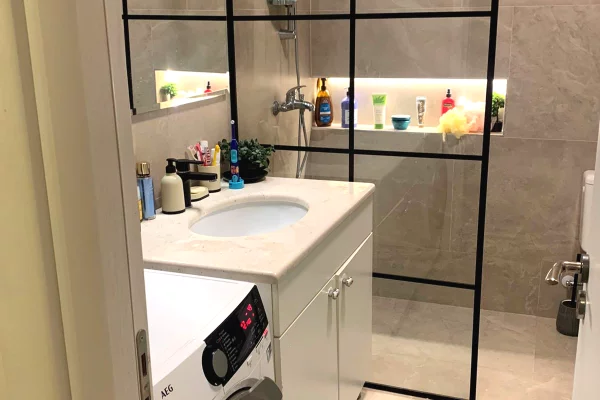 Shtepi ne shitje Apartament ne Tirane, 1+1, Mobilimi Bosh, pa mobiluar, Pagesa 170,000  Euro.