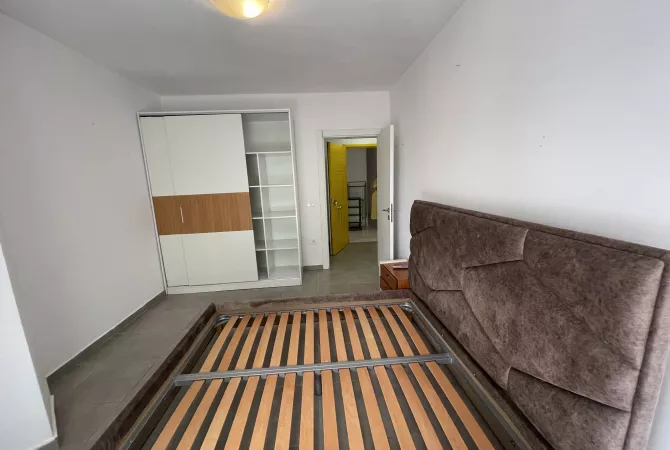 Shtepi ne shitje Apartament ne Tirane, 1+1, Mobilimi Bosh, pa mobiluar, Pagesa 122,000  Euro.