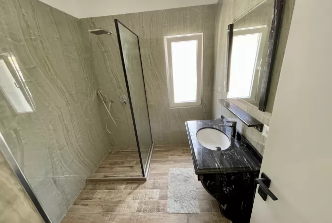 Shtepi me qera Apartament ne Tirane, 2+1, Mobilimi E mobiluar, Pagesa 1,000  Euro.