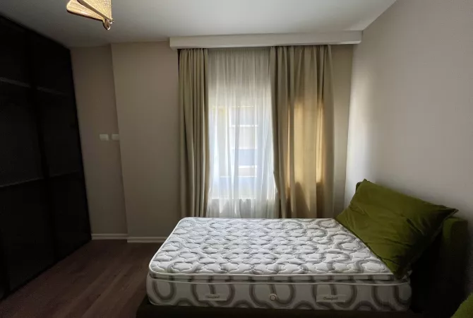 Shtepi me qera Apartament ne Tirane, 2+1, Mobilimi E mobiluar, Pagesa 1,000  Euro.