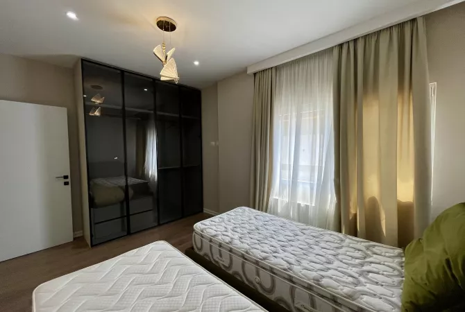 Shtepi me qera Apartament ne Tirane, 2+1, Mobilimi E mobiluar, Pagesa 1,000  Euro.