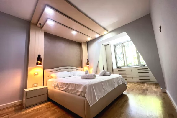 Shtepi me qera Apartament ne Tirane, 2+1, Mobilimi E mobiluar, Pagesa 1,200  Euro.