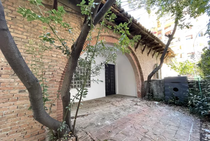 Shtepi me qera 2+1 ne Tirane - 980 Euro