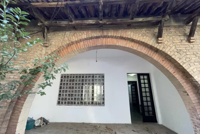 Shtepi me qera 2+1 ne Tirane - 980 Euro