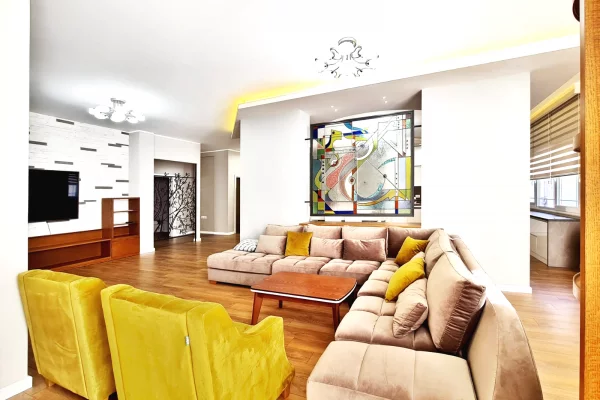 Shtepi me qera 4+1 ne Tirane - 120,000 Leke