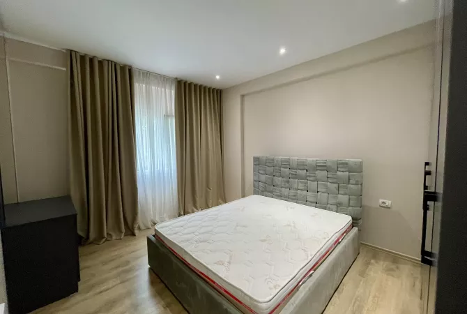 Shtepi me qera Apartament ne Tirane, 3+1, Mobilimi E mobiluar, Pagesa 1,200  Euro.