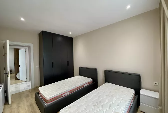 Shtepi me qera Apartament ne Tirane, 3+1, Mobilimi E mobiluar, Pagesa 1,200  Euro.