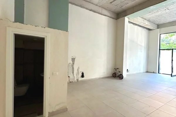 Jepet me QIRA ambient tregtar tek "Pazari Ri"