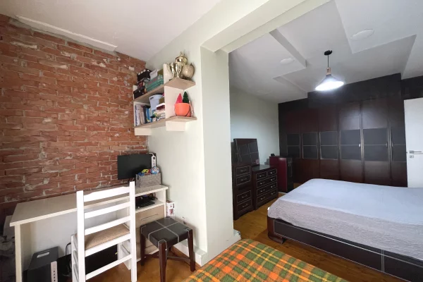 Shtepi ne shitje Apartament ne Tirane, 2+1, Mobilimi E mobiluar, Pagesa 129,000  Euro.