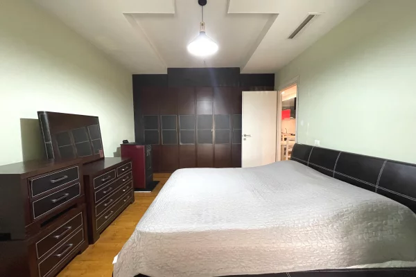 Shtepi ne shitje Apartament ne Tirane, 2+1, Mobilimi E mobiluar, Pagesa 129,000  Euro.