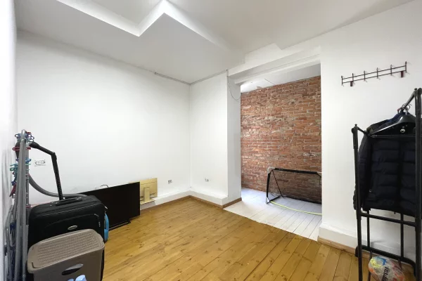 Shtepi ne shitje Apartament ne Tirane, 2+1, Mobilimi E mobiluar, Pagesa 129,000  Euro.