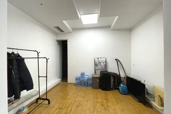 Shtepi ne shitje Apartament ne Tirane, 2+1, Mobilimi E mobiluar, Pagesa 129,000  Euro.