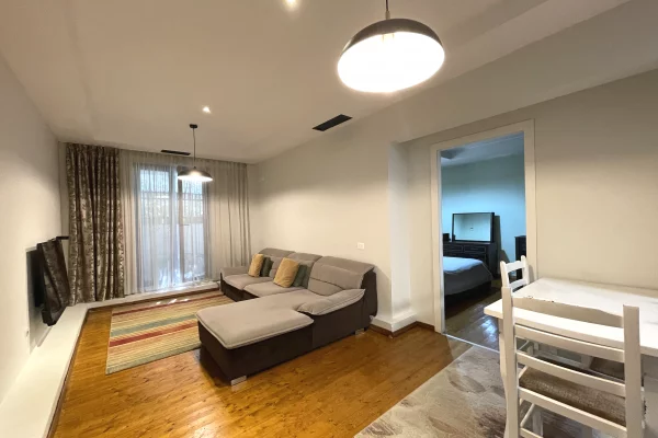 Shtepi ne shitje Apartament ne Tirane, 2+1, Mobilimi E mobiluar, Pagesa 129,000  Euro.