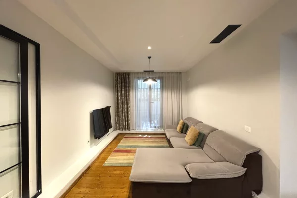 Shtepi ne shitje Apartament ne Tirane, 2+1, Mobilimi E mobiluar, Pagesa 129,000  Euro.