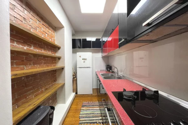 Shtepi ne shitje Apartament ne Tirane, 2+1, Mobilimi E mobiluar, Pagesa 129,000  Euro.