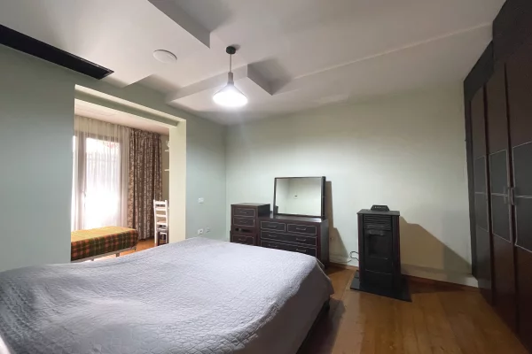 Shtepi ne shitje Apartament ne Tirane, 2+1, Mobilimi E mobiluar, Pagesa 129,000  Euro.