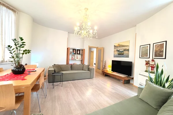 Shtepi ne shitje Apartament ne Tirane, 2+1, Mobilimi E mobiluar, Pagesa 265,000  Euro.