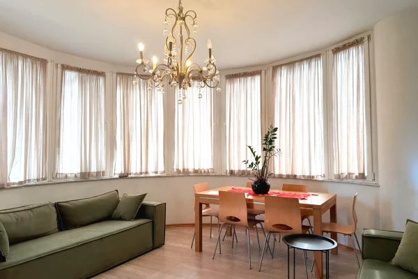 Shtepi ne shitje Apartament ne Tirane, 2+1, Mobilimi E mobiluar, Pagesa 265,000  Euro.