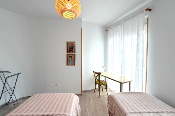 Shtepi ne shitje Apartament ne Tirane, 2+1, Mobilimi E mobiluar, Pagesa 265,000  Euro.