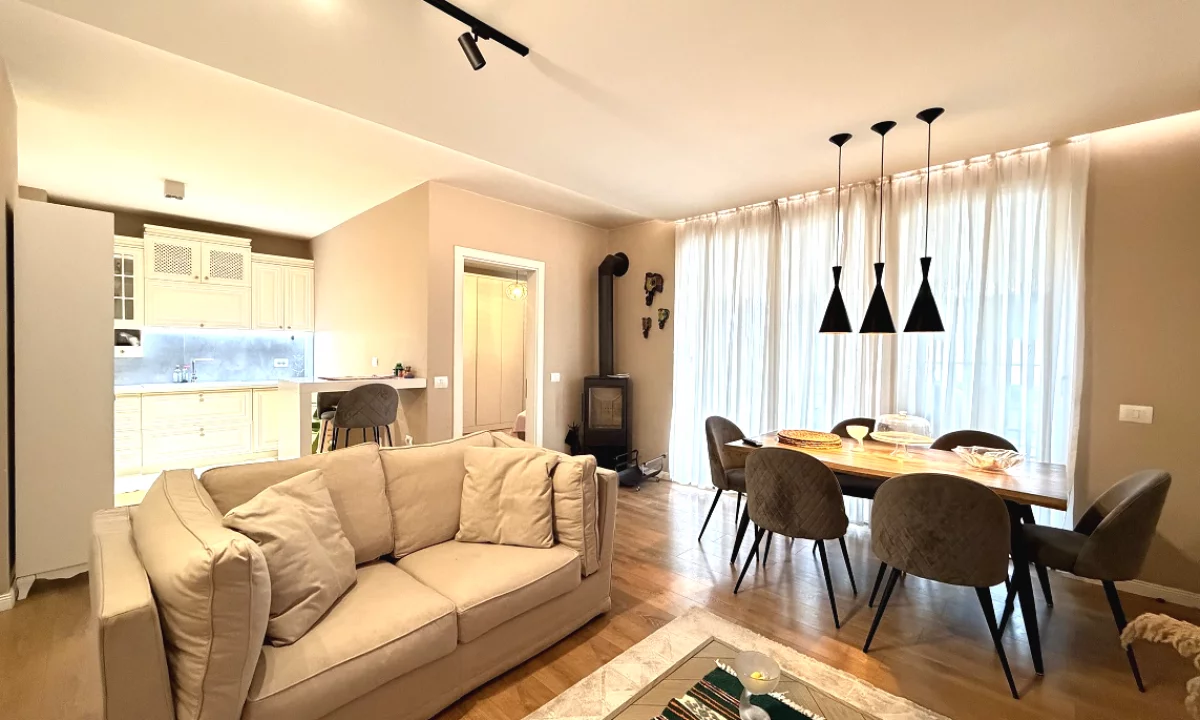 Shtepi ne shitje Apartament ne Tirane, 2+1, Mobilimi E mobiluar, Pagesa 220,000  Euro.