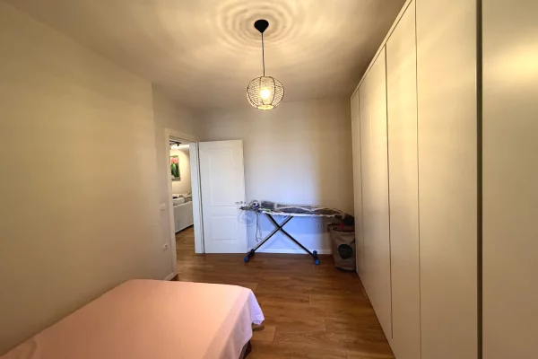 Shtepi ne shitje Apartament ne Tirane, 2+1, Mobilimi E mobiluar, Pagesa 220,000  Euro.