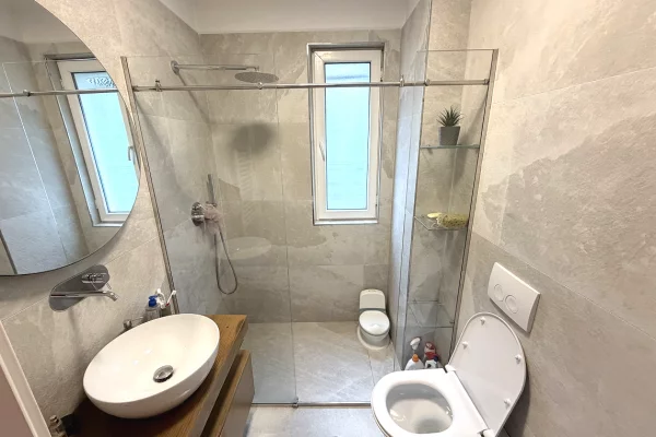 Shtepi ne shitje Apartament ne Tirane, 2+1, Mobilimi E mobiluar, Pagesa 220,000  Euro.