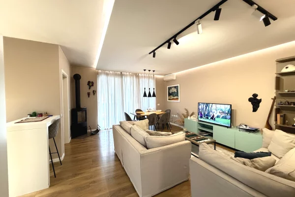 Shtepi ne shitje Apartament ne Tirane, 2+1, Mobilimi E mobiluar, Pagesa 220,000  Euro.