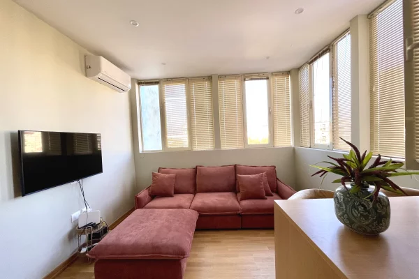 Jepet me QIRA apartament 1+1 tek Komuna e Parisit