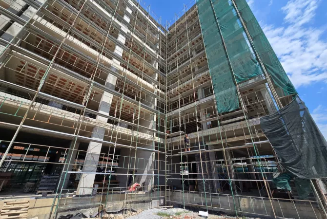 Shtepi ne shitje Apartament ne Tirane, 2+1, Mobilimi Bosh, pa mobiluar, Pagesa 110,500  Euro.