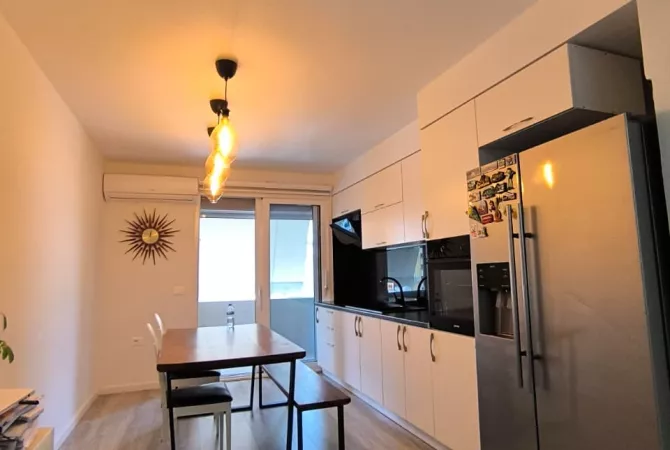 Shtepi me qera Apartament ne Tirane, 2+1, Mobilimi E mobiluar, Pagesa 110,000  Leke.