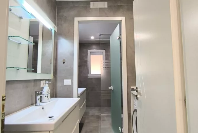 Shtepi me qera Apartament ne Tirane, 2+1, Mobilimi E mobiluar, Pagesa 110,000  Leke.