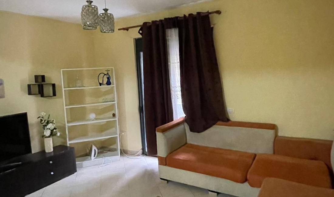 Shtepi me qera Apartament ne Tirane, 1+1, Mobilimi E mobiluar, Pagesa 300  Euro.