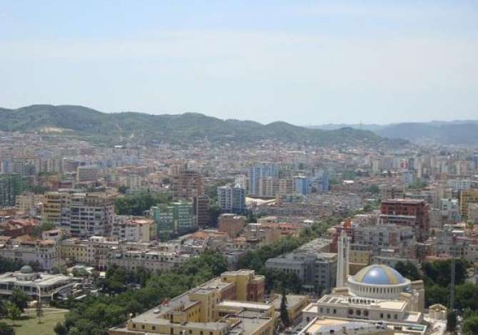 Ambient biznesi me qera 4+1 ne Tirane - 700 Euro