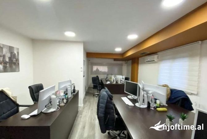Ambient biznesi me qera 3+1 ne Tirane - 3,000 Euro