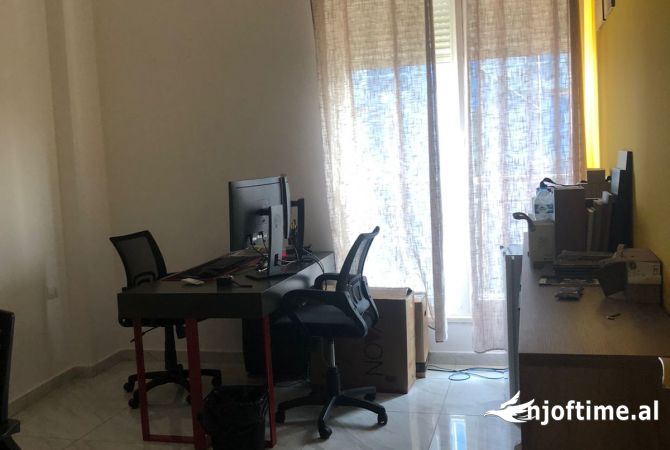 Ambient biznesi me qera 3+1 ne Tirane - 550 Euro