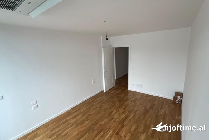 Ambient biznesi me qera 3+1 ne Tirane - 1,500 Euro