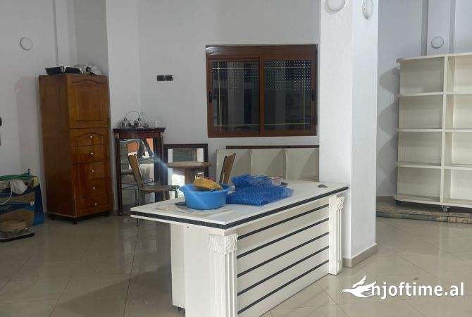 Ambient biznesi me qera 1+1 ne Tirane - 800 Euro