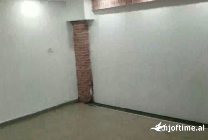 Ambient biznesi me qera 1+1 ne Tirane - 451 Euro