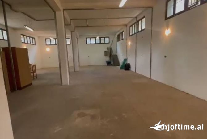 Ambient biznesi me qera 4+1 ne Tirane - 451 Euro