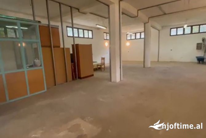 Ambient biznesi me qera 4+1 ne Tirane - 451 Euro