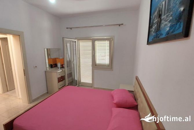 Shtepi me qera 6+1 ne Tirane - 450 Euro