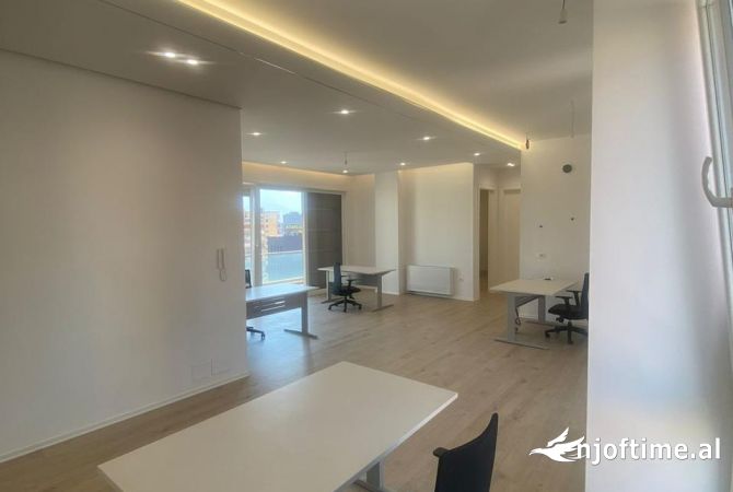 Ambient biznesi me qera 3+1 ne Tirane - 1,600 Euro