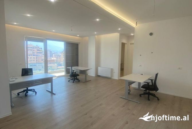 Ambient biznesi me qera 3+1 ne Tirane - 1,600 Euro