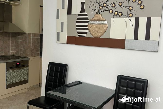 Shtepi me qera Garsoniere ne Tirane - 549 Euro