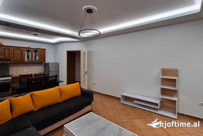 Shtepi me qera 2+1 ne Tirane - 402 Euro