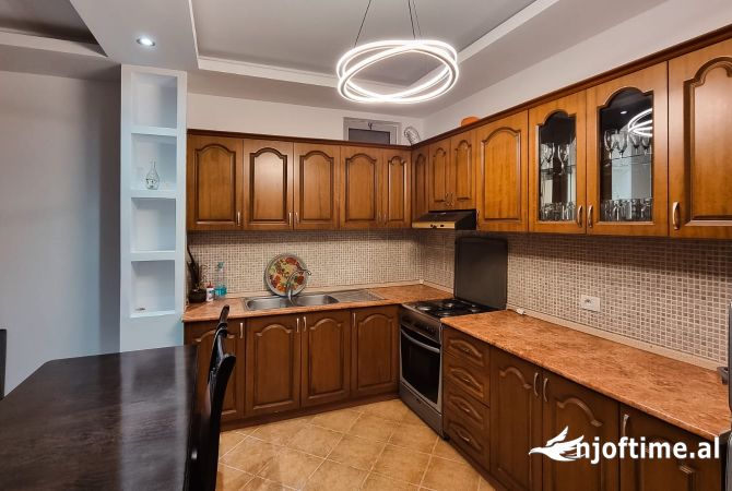 Shtepi me qera 2+1 ne Tirane - 402 Euro
