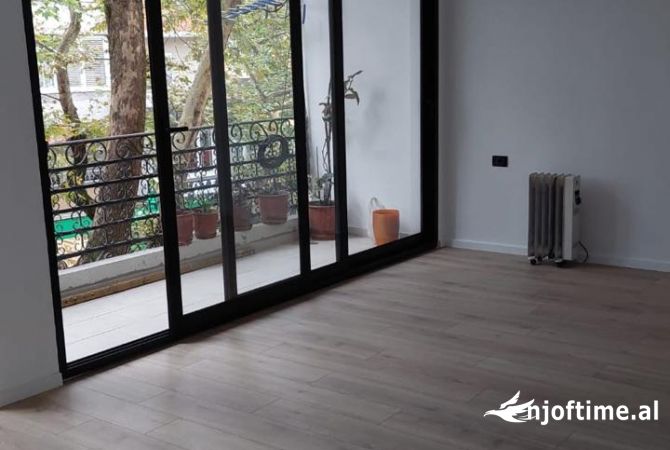 Ambient biznesi me qera 3+1 ne Tirane - 1,200 Euro
