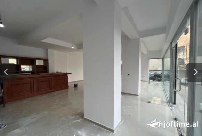 Ambient biznesi me qera 3+1 ne Tirane - 1,000 Euro