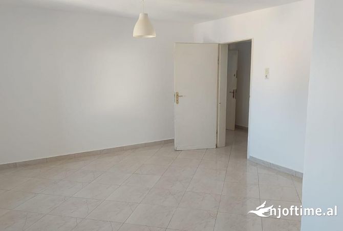 Shtepi me qera 1+1 ne Tirane - 252 Euro